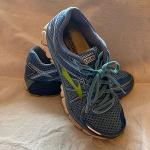 Brooks sneakers
